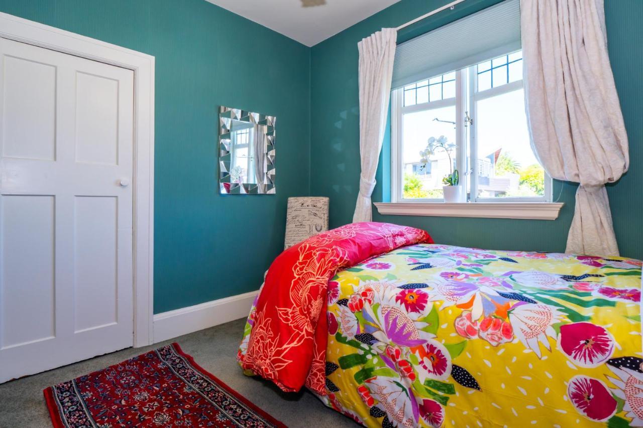 The Ocean Breeze Cbd Bed & Breakfast Timaru Bagian luar foto