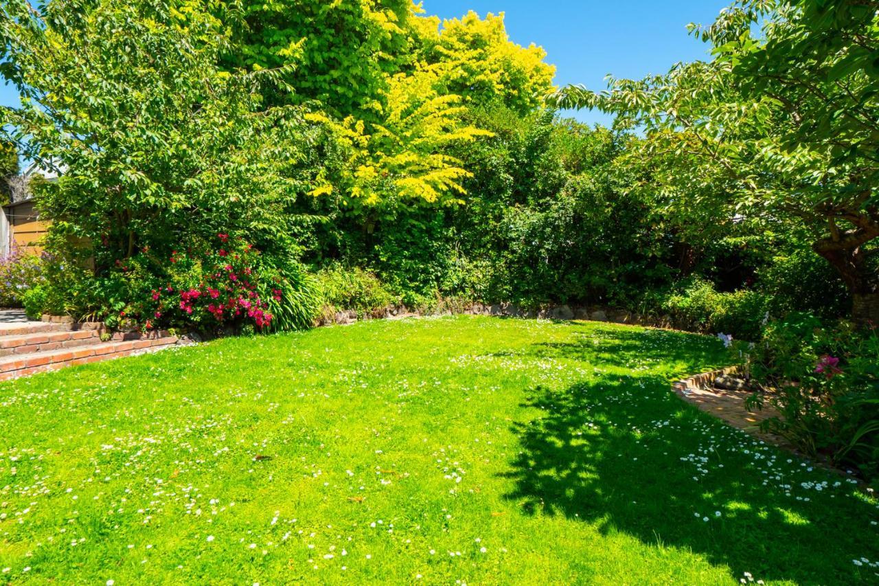 The Ocean Breeze Cbd Bed & Breakfast Timaru Bagian luar foto
