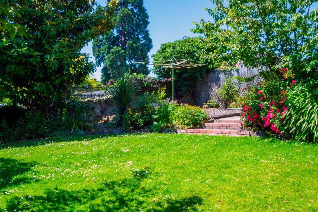 The Ocean Breeze Cbd Bed & Breakfast Timaru Bagian luar foto