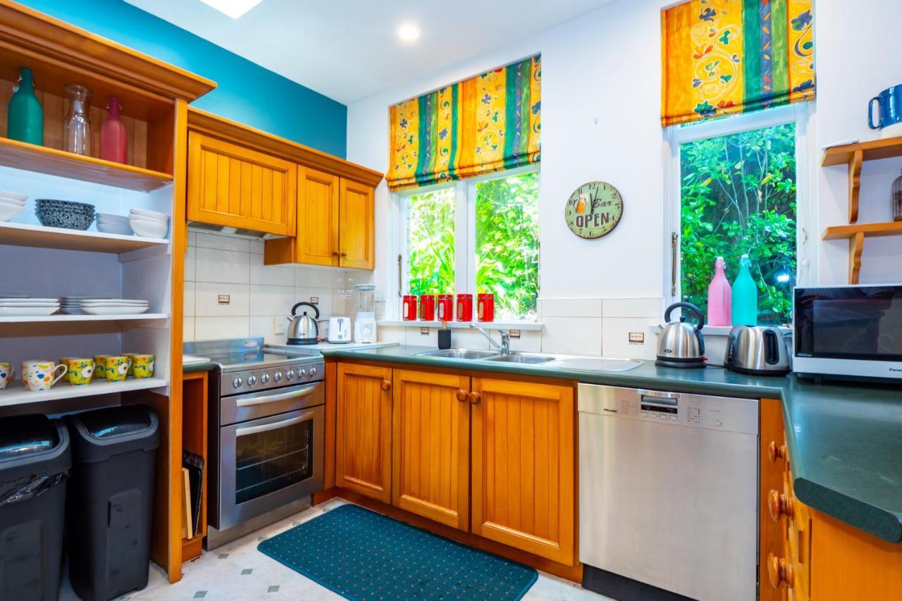 The Ocean Breeze Cbd Bed & Breakfast Timaru Bagian luar foto