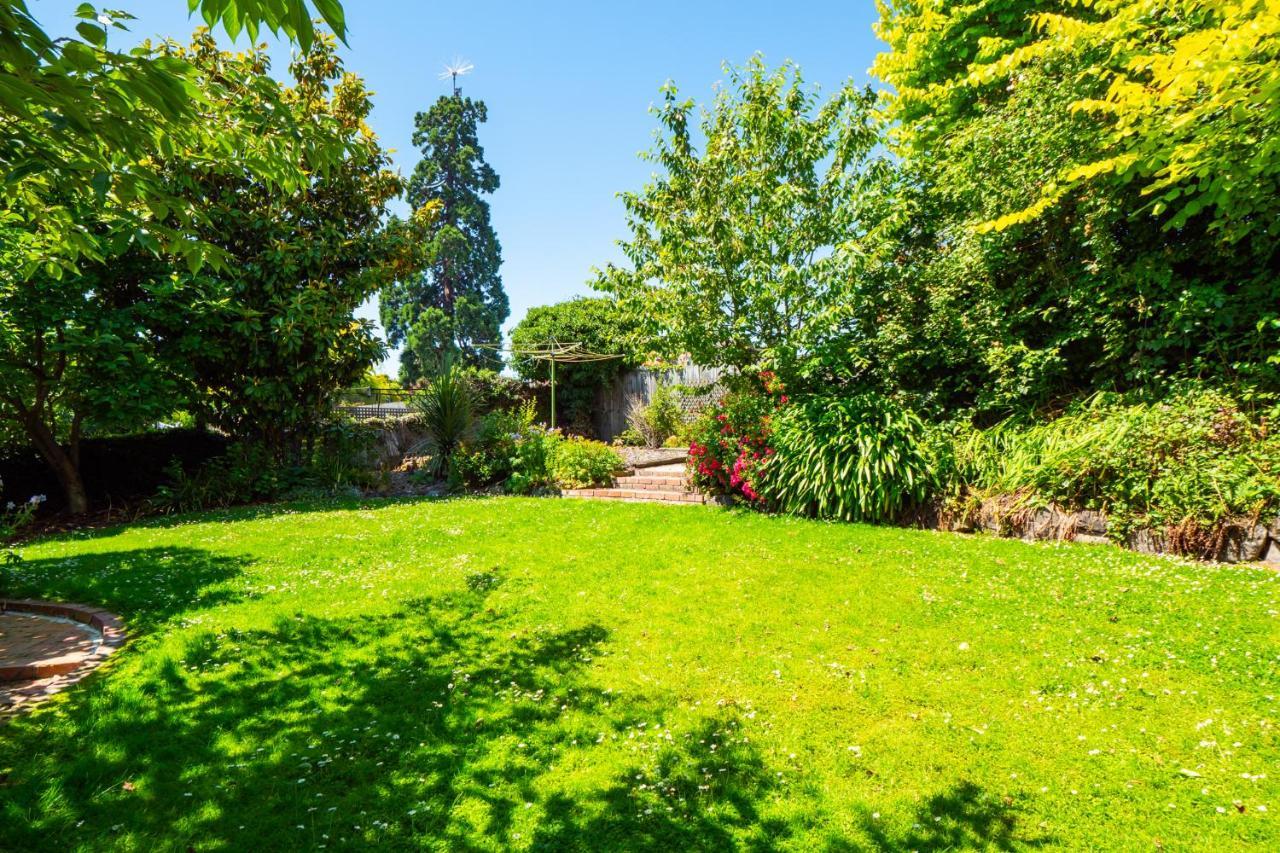 The Ocean Breeze Cbd Bed & Breakfast Timaru Bagian luar foto