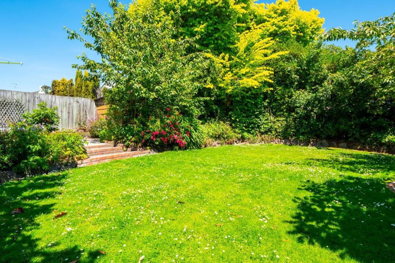 The Ocean Breeze Cbd Bed & Breakfast Timaru Bagian luar foto
